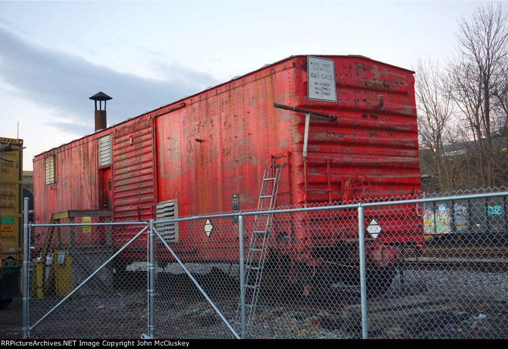 Heater car for unloading parafin tankcars 